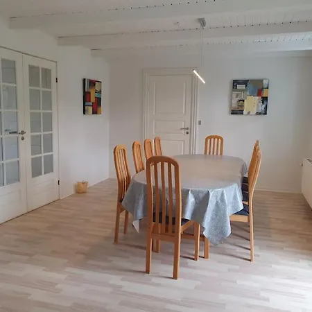 Stort Hus Midt I Sonderjylland *